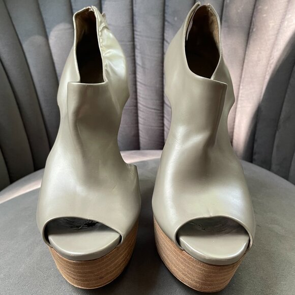 Grey/Beige Gucci Booties - Picture 6 of 7